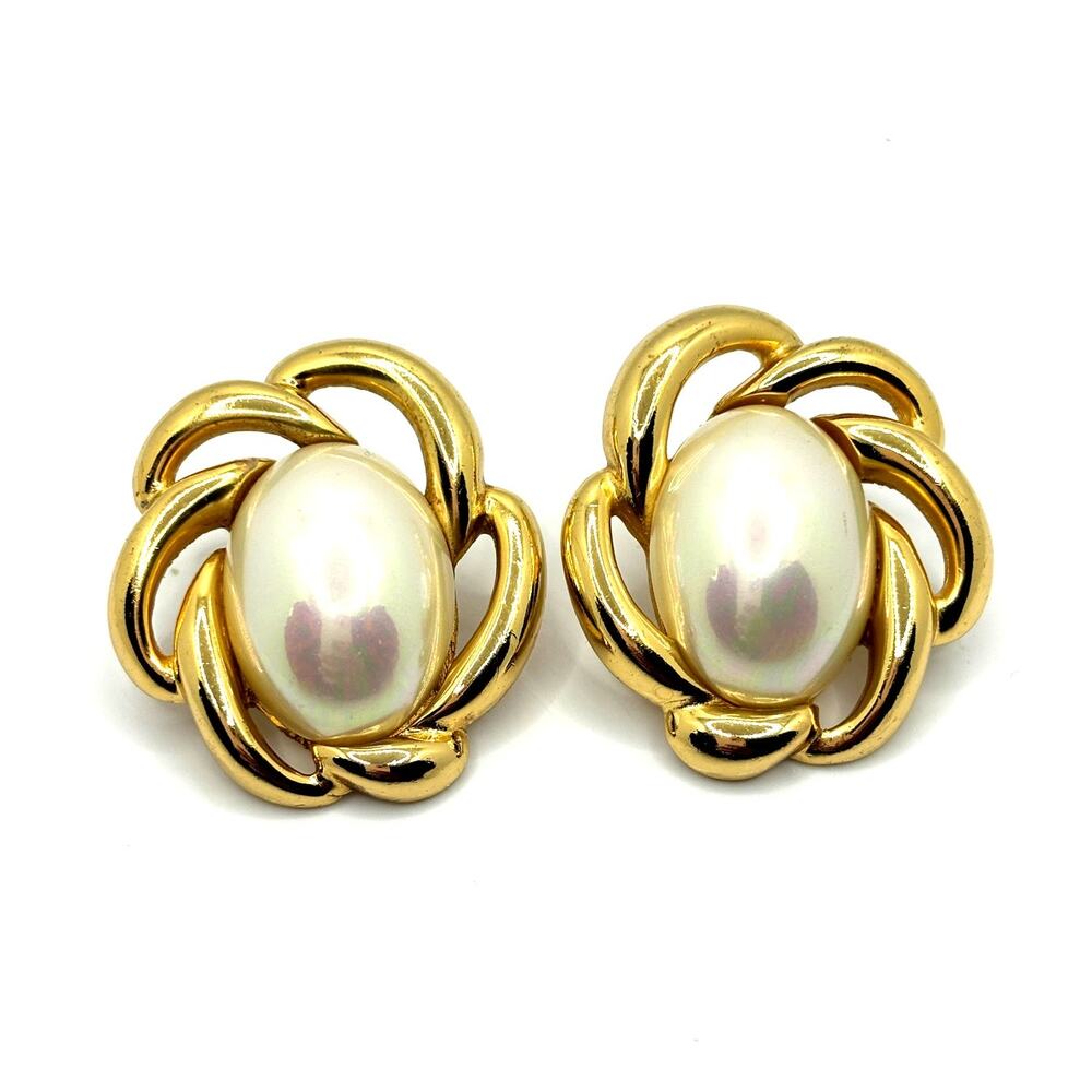 CHRISTIAN DIOR Vintage Women's Gold Lux Mother of Pearl Button Earrings
